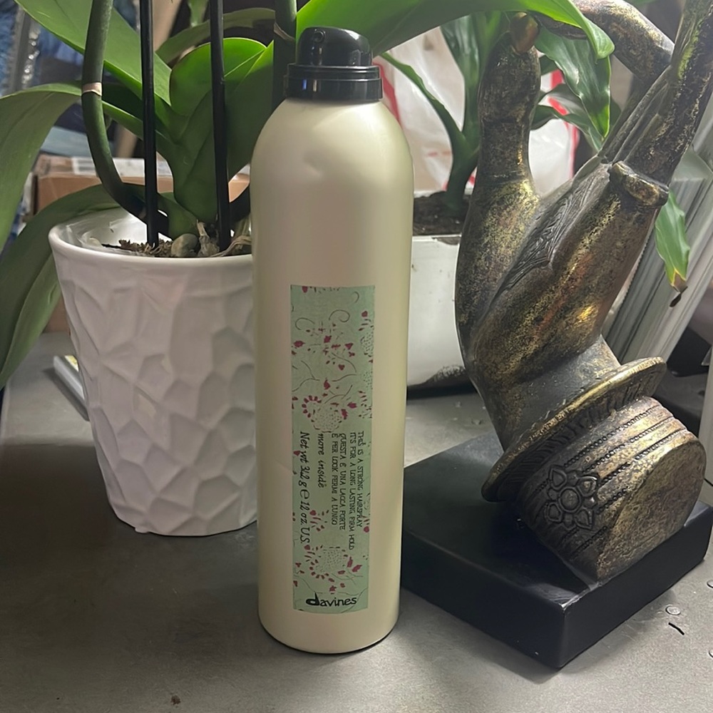 New Davines “This is a Strong Hairspray “